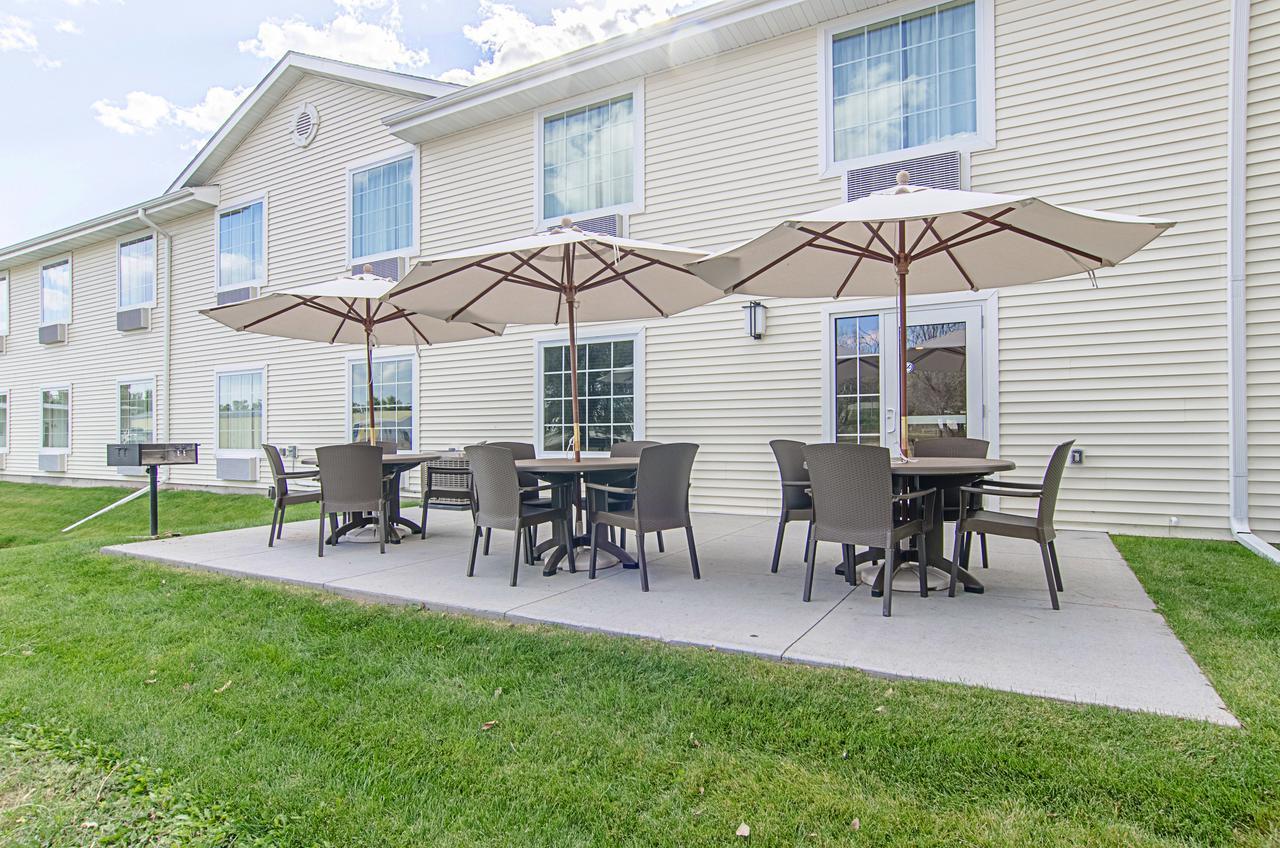 Cobblestone Inn & Suites - Guernsey Exterior foto